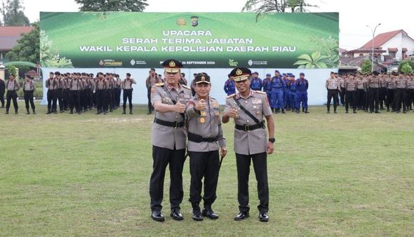 polda-riau-menggelar-sertijab-wakapolda-1790421738715_169