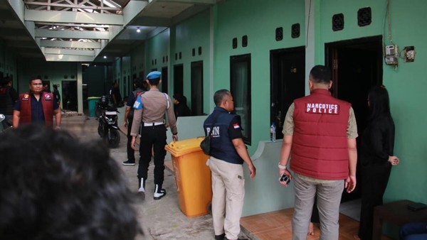 polres-bogor-menggelar-tes-urine-massal-di-kawasan-puncak-di-desa-cibogo-kecamatan-megamendung-kabupaten-bogor-jawa-barat-1792344897224_169